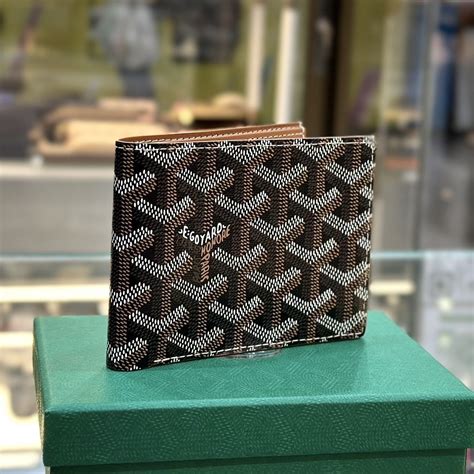 bifold goyard wallet|goyard victoire wallet price.